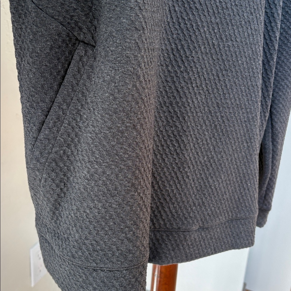 Men’s Lululemon textured mid weight hoodie. - Picture 5 of 15